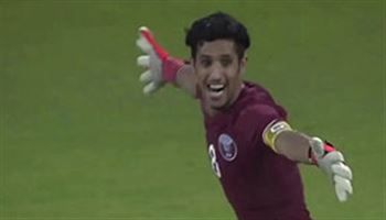 Làm thủ môn bắt đắc dĩ, thủ quân Qatar trở thành người hùng