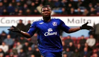 Tiền đạo ghi gần 100 bàn thắng ở Ngoại hạng Anh giải nghệ ở tuổi 35