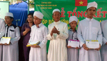 2 học sinh nhận học bổng du học tại Malaysia