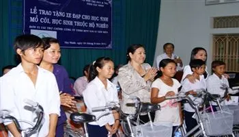 17 năm MTTQ các cấp TPHCM vận động hơn 1.600 tỷ đồng chăm lo cho người nghèo