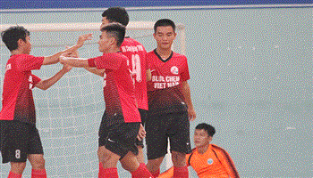 Đại học Công nghiệp và Đại học Hutech vào chung kết tranh ngôi vô địch