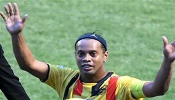 Cựu ngôi sao huyền thoại Barcelona Ronaldinho giải nghệ năm 2018