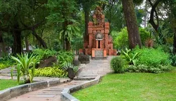 Chưa tổ chức đấu thầu duy tu công viên cây xanh