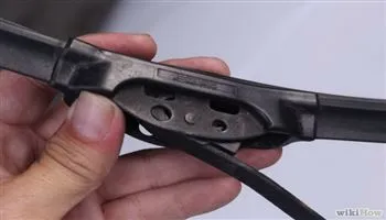 Hướng dẫn tự thay gạt nước ô tô 