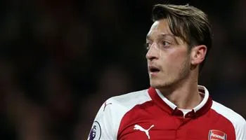 Ngoại hạng Anh 2017: Wenger bác tin Arsenal bán Ozil và Sanchez ngay tháng 1/2018