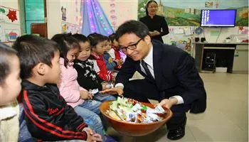 Phó Thủ tướng Vũ Đức Đam chúc mừng Giáng sinh 2017 tại Nghệ An, Hà Tĩnh