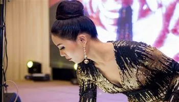 Á hậu Nguyễn Thị Loan biểu diễn tiết mục thi Tài năng tại Miss Universe 2017