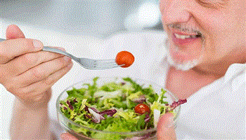 Ăn salad mỗi ngày có thể giữ cho não con người trẻ hơn 10 tuổi
