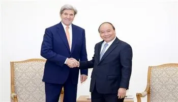 Thủ tướng Nguyễn Xuân Phúc tiếp cựu Ngoại trưởng Hoa Kỳ John Kerry
