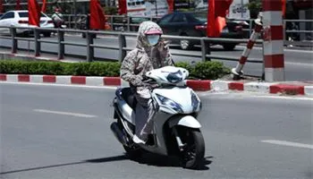 Tăng hơn 20 lần nguy cơ xảy ra tai nạn khi sử dụng điện thoại khi điều khiển xe máy