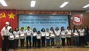 Trao hơn 100 suất học bổng cho các sinh viên khá, giỏi có hoàn cảnh khó khăn