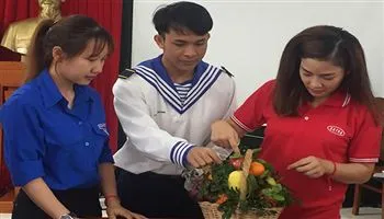Tết sớm với chiến sĩ hải quân