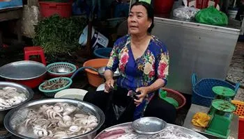 Giá cả thị trường hôm nay 21/1/2018: Mực ống giá 300 ngàn đồng một kg