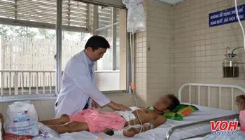 Áp xe nặng do uống thuốc nguyên vỏ