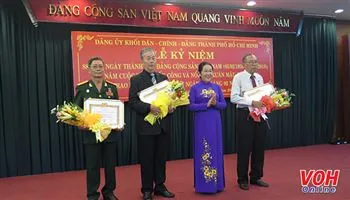 TP. Hồ Chí Minh trao tặng hơn 2.400 Huy hiệu Đảng