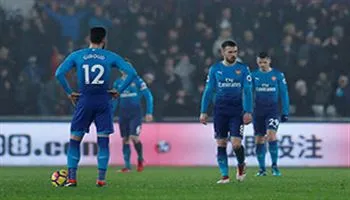 Kết quả Ngoại hạng Anh 31/1: Arsenal thua ngược Swansea, Liverpool thắng dễ Huddersfield