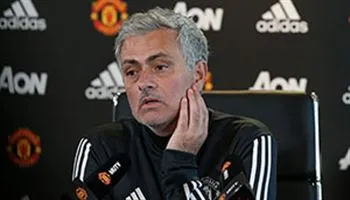 Mourinho chính giương cờ trắng trong cuộc đua vô địch