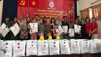 Gần 1,4 tỷ đồng chăm lo cho người nghèo dịp Tết Mậu Tuất 2018