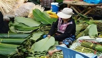 Giá cả thị trường hôm nay 10/2/2018: Lá dong xuống chợ