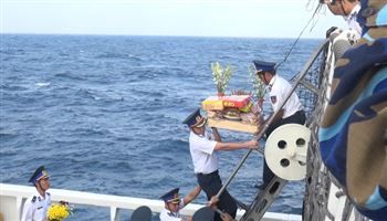 Nghi thức thiêng liêng giữ trùng khơi