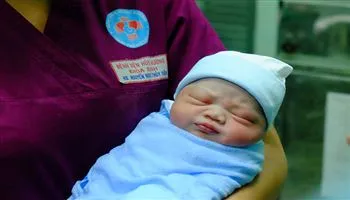 Điểm tin 24h 16/2/2018: Bé trai Sài Gòn, bé gái Cần Thơ đầu tiên chào đời năm Mậu Tuất
