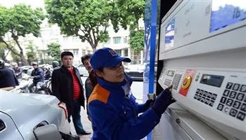 Mùng 6 Tết: Giá xăng Ron 95 giảm 400 đồng/lít