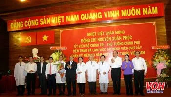 Thủ tướng Nguyễn Xuân Phúc thăm, chúc mừng Bệnh viện Chợ Rẫy nhân ngày Thầy thuốc Việt Nam