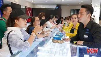 Điểm tin 24h 25/2/2018: Ngày vía thần tài nườm nượp người mua vàng giá cao