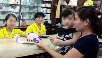Ghi số CMND phụ huynh vào toa thuốc trẻ dưới 6 tuổi: “Trống đánh xuôi, kèn thổi ngược”