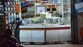 Nghi bị ngáo đá, người đàn ông đâm gục chủ nhà rồi tự sát