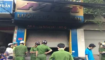 TPHCM: 3 người thoát chết trong vụ cháy cửa hàng bán túi xách