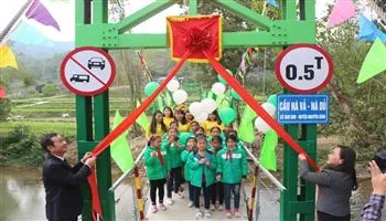 Doanh nghiệp xây cầu dây văng 1,5 tỷ đồng cho người dân huyện Nguyên Bình, tỉnh Cao Bằng