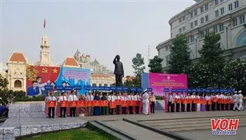 Chủ tịch UBND TP Nguyễn Thành Phong: Coi trọng việc phát triển, xây dựng và nhân rộng điển hình