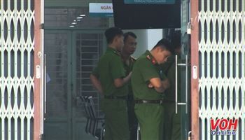Nghi án 2 thanh niên dùng súng cướp ngân hàng ở Tân Phú