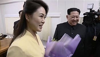 Nhà lãnh đạo Triều Tiên tham dự buổi diễn của đoàn nghệ sỹ Hàn Quốc