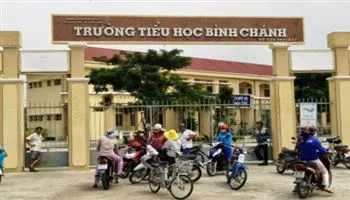 Chuyển trường nguyên hiệu trưởng vụ cô giáo bị phụ huynh bắt quỳ