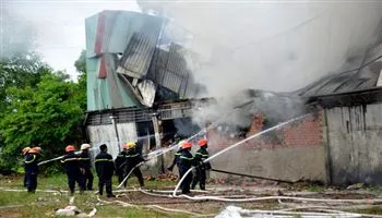 Cháy kho nguyên liệu công ty Thời trang Hana ở TPHCM
