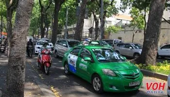 Uber – Grab sáp nhập, người tiêu dùng lựa chọn phương tiện đi lại nào tiện - lợi?