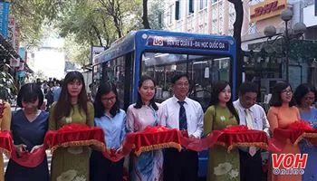 Mô hình “xe buýt sách” lần đầu tiên xuất hiện tại TPHCM