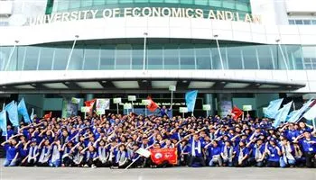 Cách viết bài luận ưu tiên xét tuyển thẳng vào Đại học Kinh tế - Luật