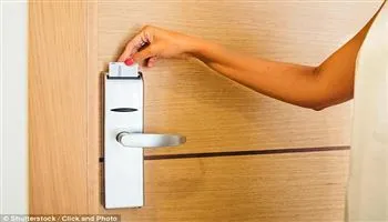 Khóa điện tử ở các khách sạn có thể mở một cách dễ dàng ?