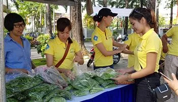 Hơn 100 triệu đồng  chăm lo cho công nhân khó khăn , mắc bệnh hiểm nghèo