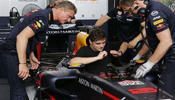 Xem cảnh xoáy xe đẳng cấp của tay đua công thức 1 David Coulthard