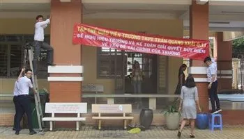 Giáo viên treo băng rôn yêu cầu công khai tài chính, Sở GD - ĐT khẳng định nếu có sai phạm sẽ xử lý