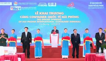 Tàu đầu tiên đã cập cảng container quốc tế Hải Phòng
