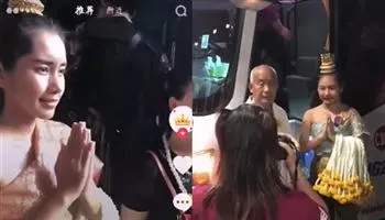 Bị nghỉ việc vì cười “giả tạo”