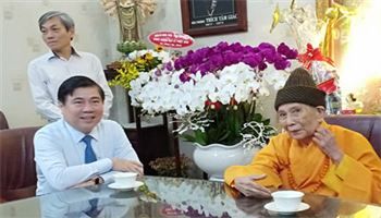 Chủ tịch UBND TP thăm chúc mừng các cá nhân tiêu biểu của Phật giáo