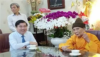 Chủ tịch UBND TP thăm chúc mừng các cá nhân tiêu biểu của Phật giáo