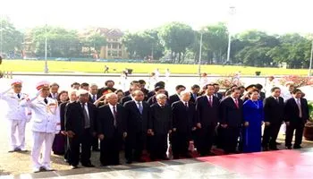 Tin TPHCM ngày 18/05/2018: Lãnh đạo Đảng, Nhà nước vào Lăng viếng Chủ tịch Hồ Chí Minh