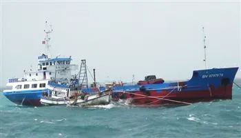 Cảnh sát biển 3 liên tiếp tạm giữ hai tàu chở dầu DO trái phép